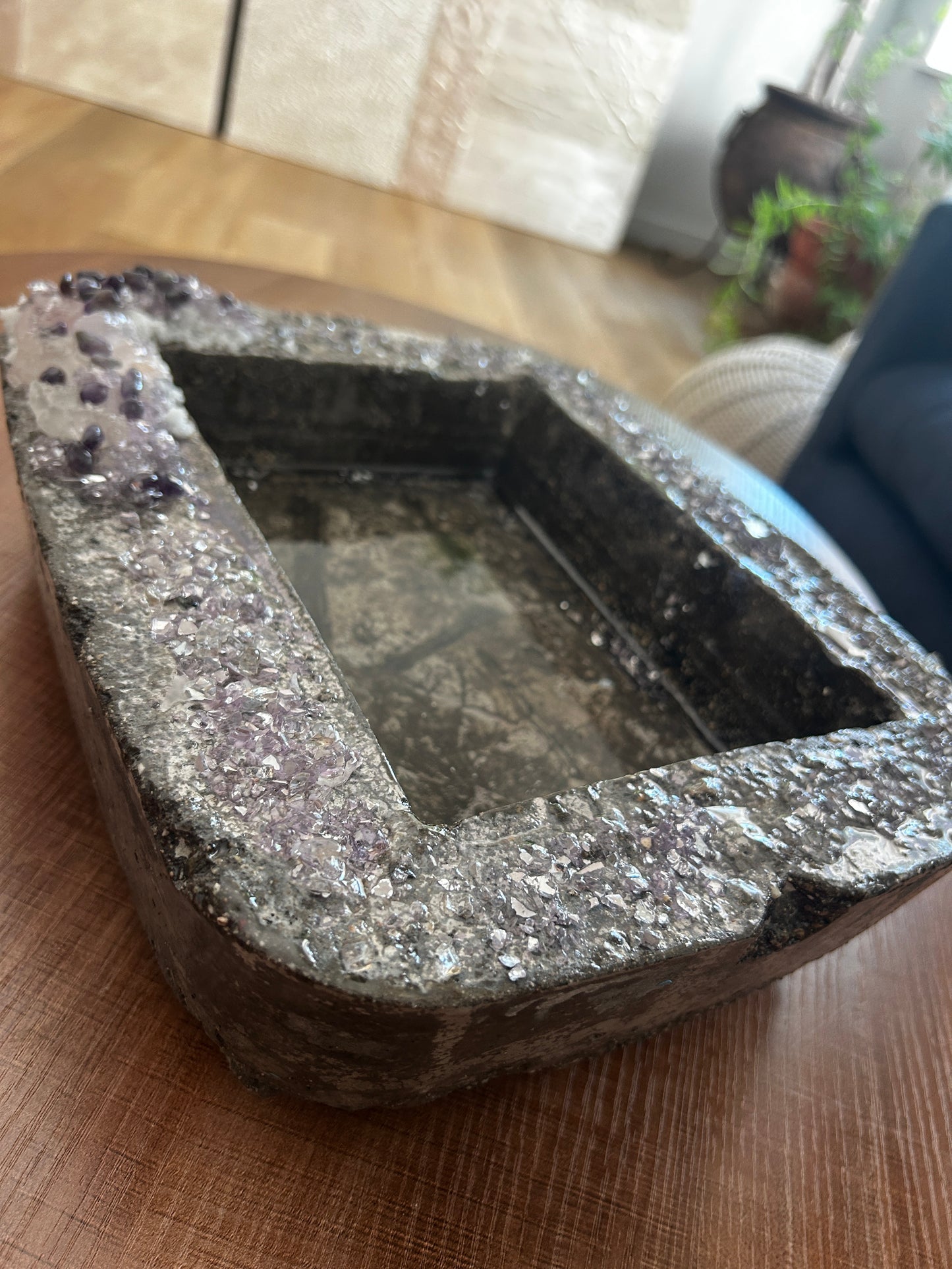 Concrete Heavy Tray with Amethyst stones and Rose Quarts