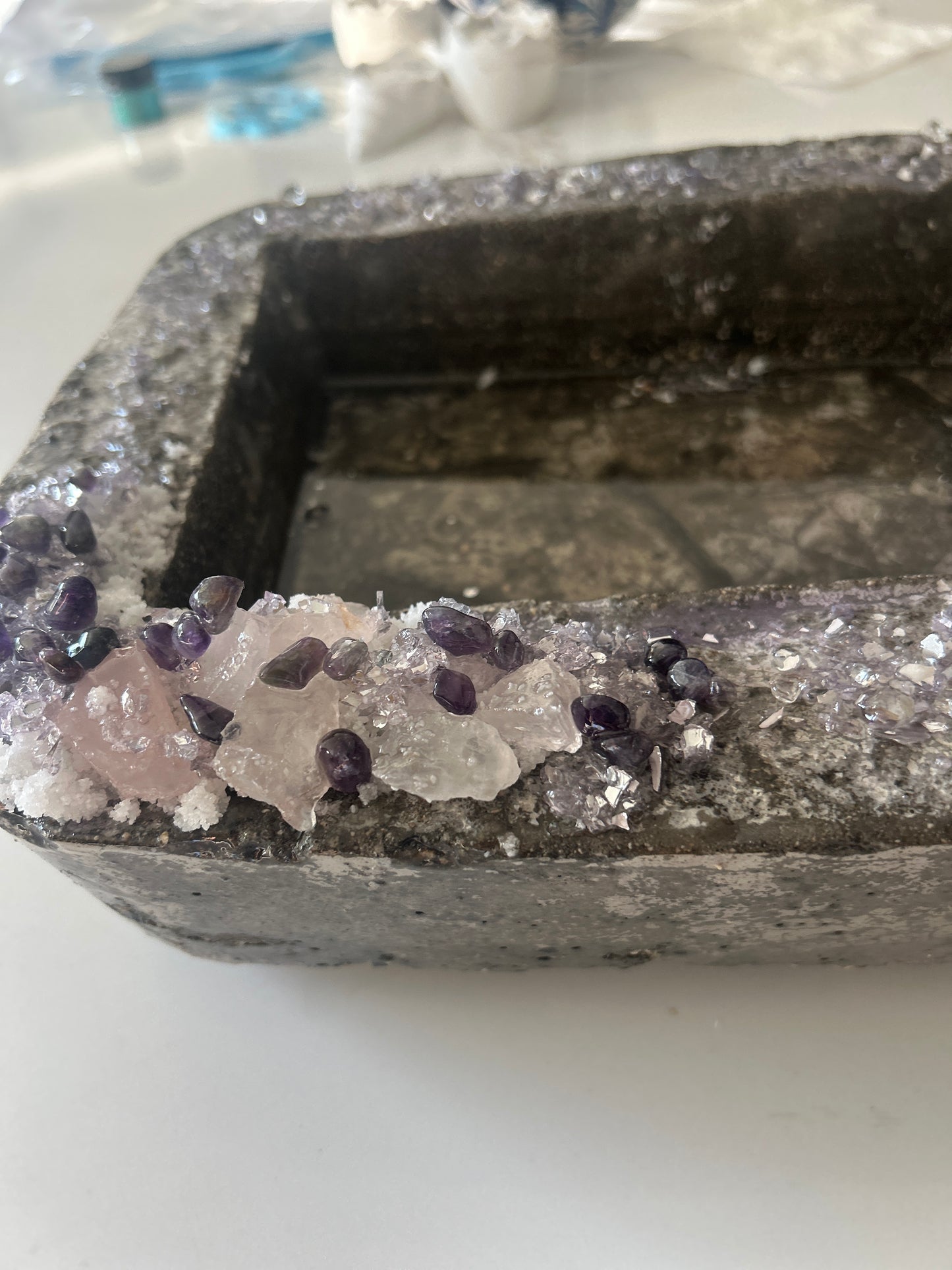 Concrete Heavy Tray with Amethyst stones and Rose Quarts