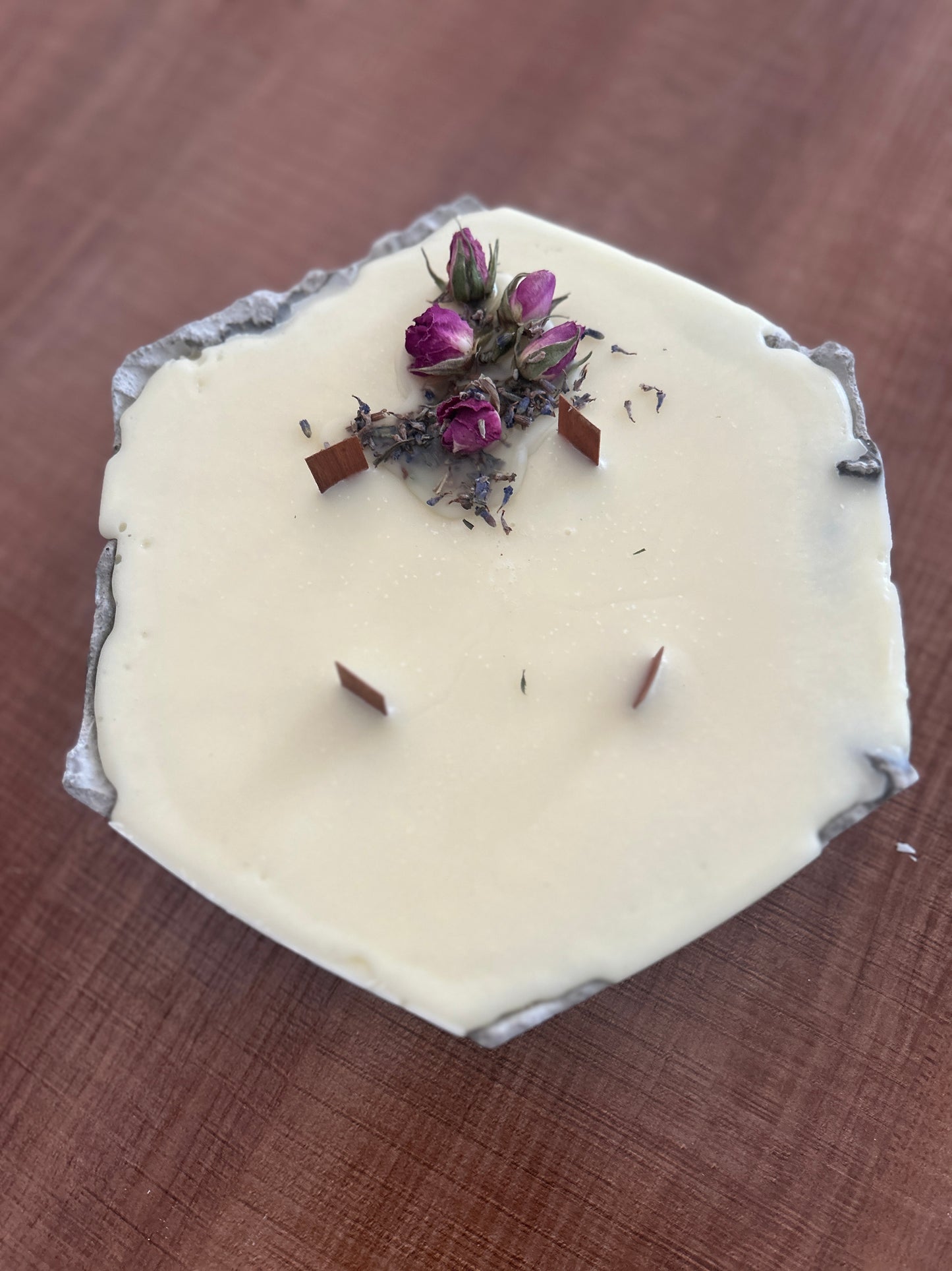 Candle soy hexagon with roses