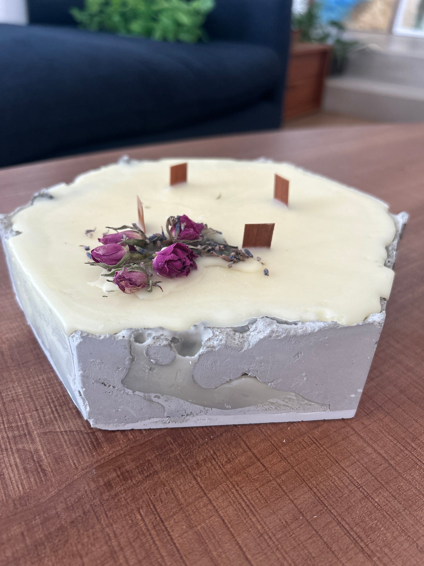 Candle soy hexagon with roses