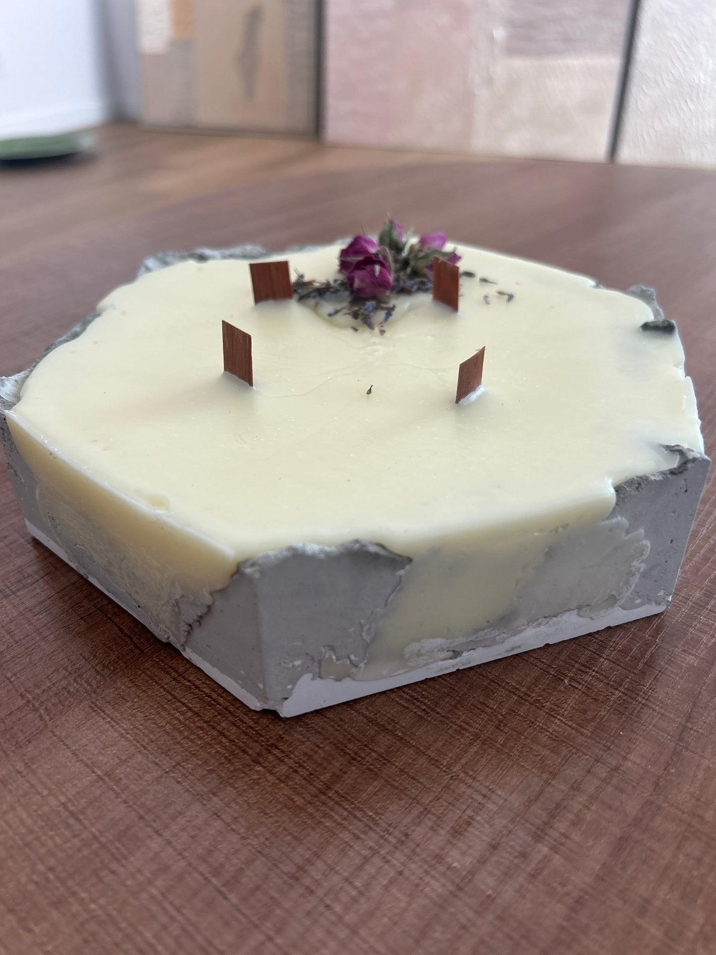 Candle soy hexagon with roses