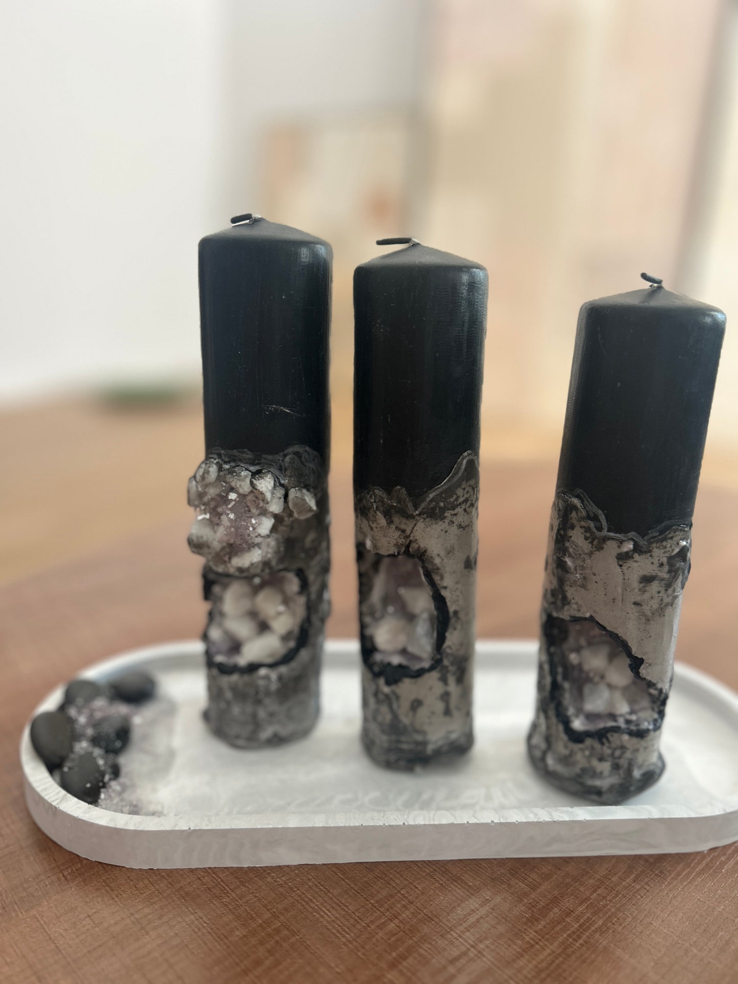 Geode three Candles with a tray
