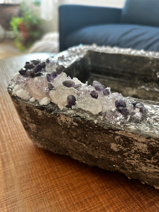 Concrete Heavy Tray with Amethyst stones and Rose Quarts