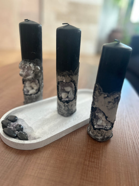 Geode three Candles with a tray