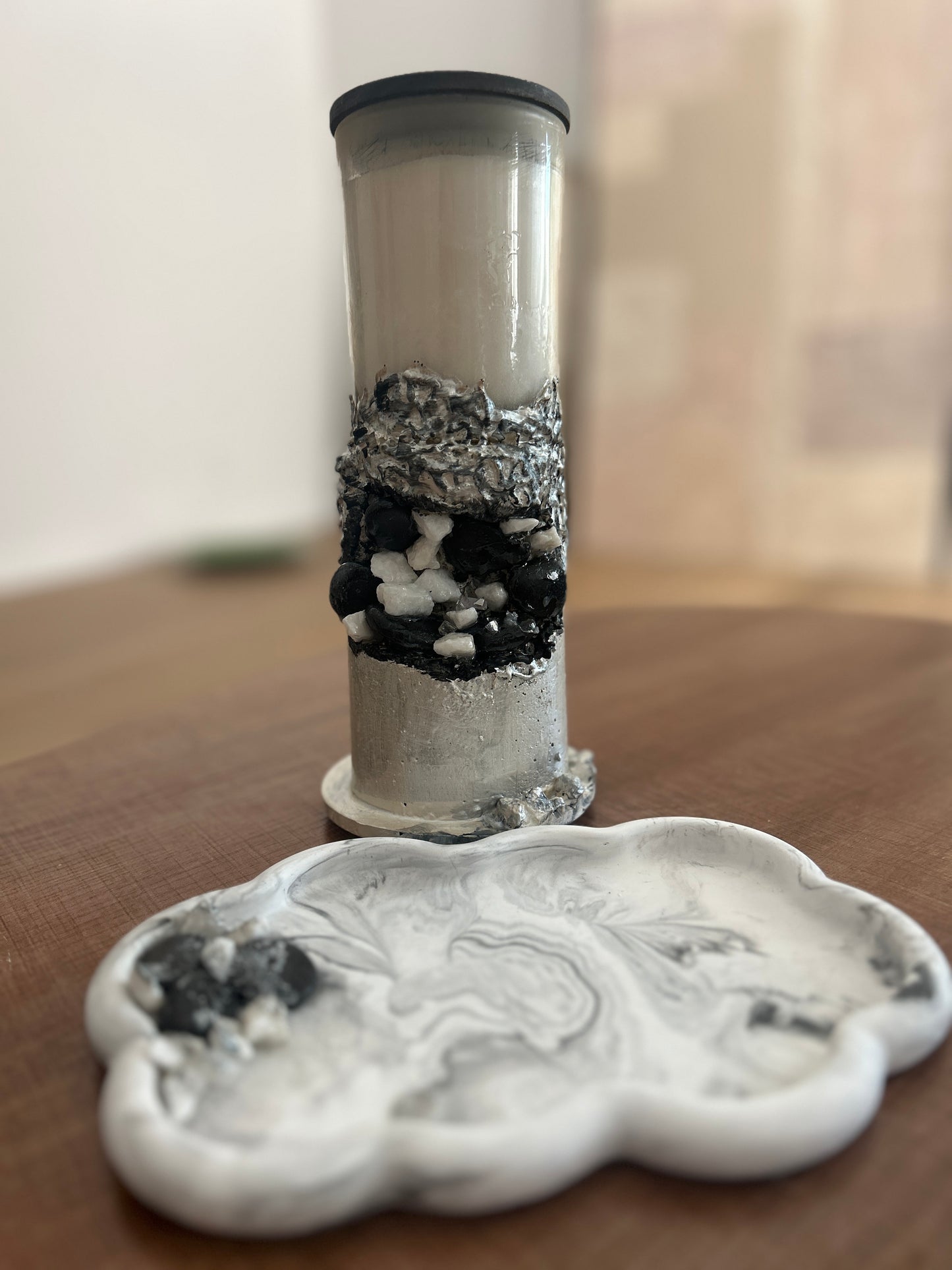Geode inspiration Candle silver & black