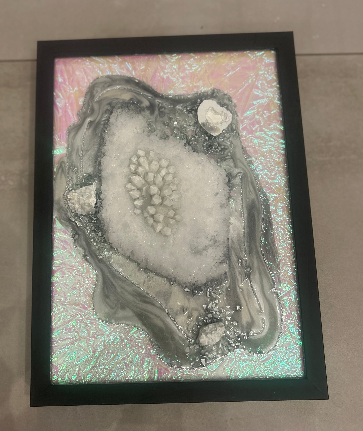 Geode Inspiration silver & white Resin wall art